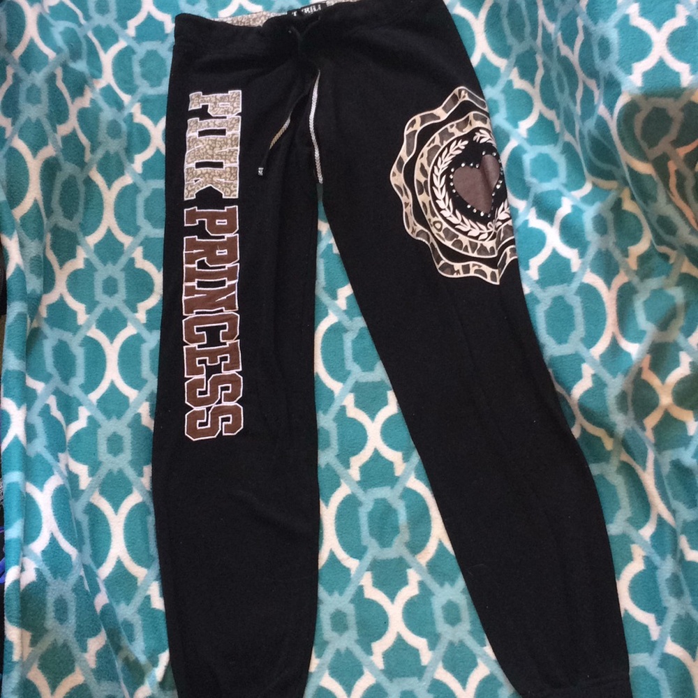 black sweatpants